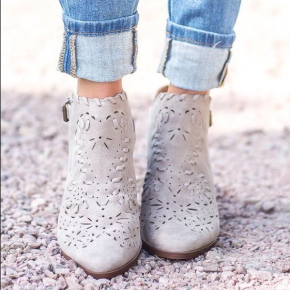 🔥CLEARANCE🔥SIZE 6 Taupe Bootie - Picture 6 of 7